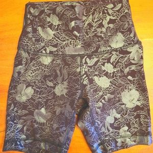 Lululemon wunder train shorts